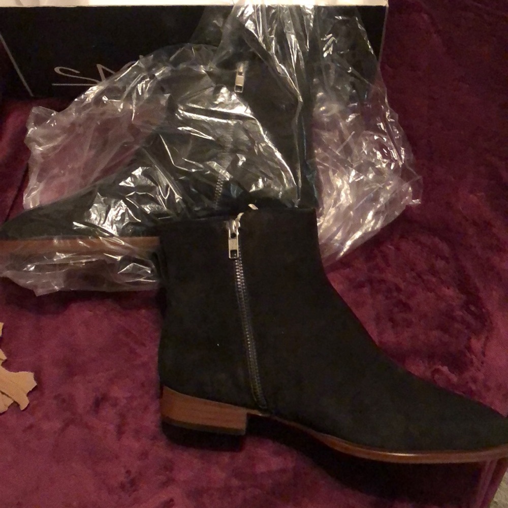 Shoes - Picture 5 of 5